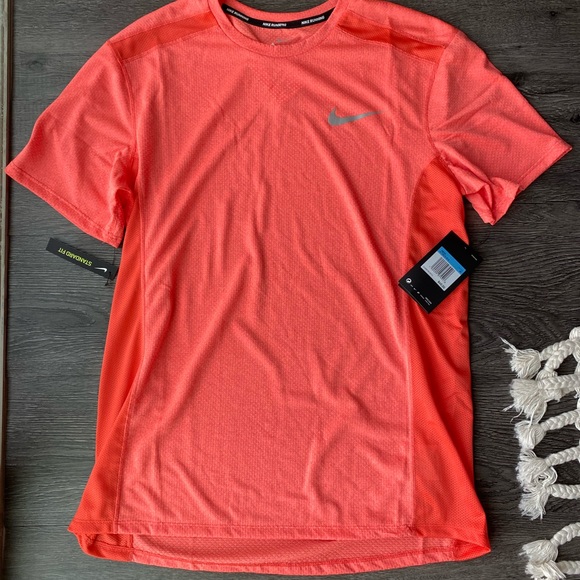 Nike Other - NWT Nike running top